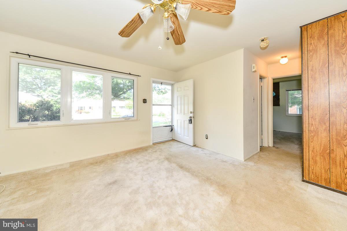 5504 Joplin Street Springfield, VA 22151 - Photo 8 of 23 Living Room