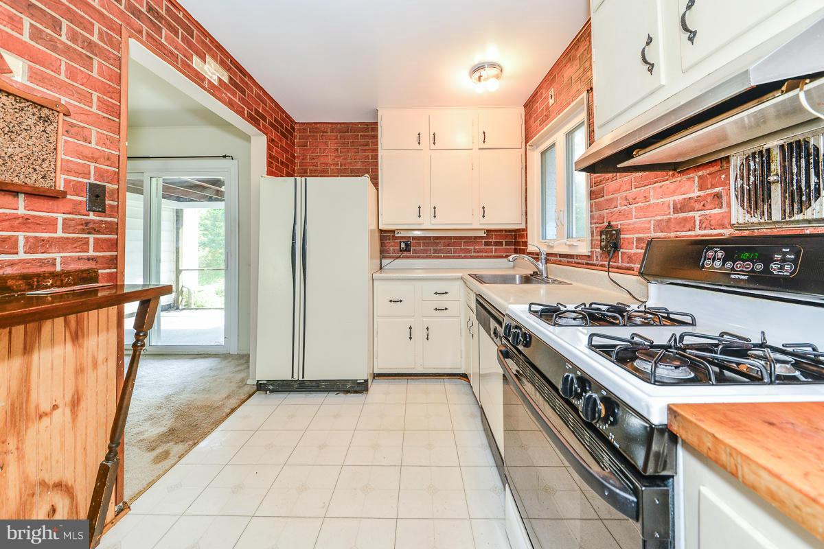 5504 Joplin Street Springfield, VA 22151 - Photo 10 of 23 Kitchen