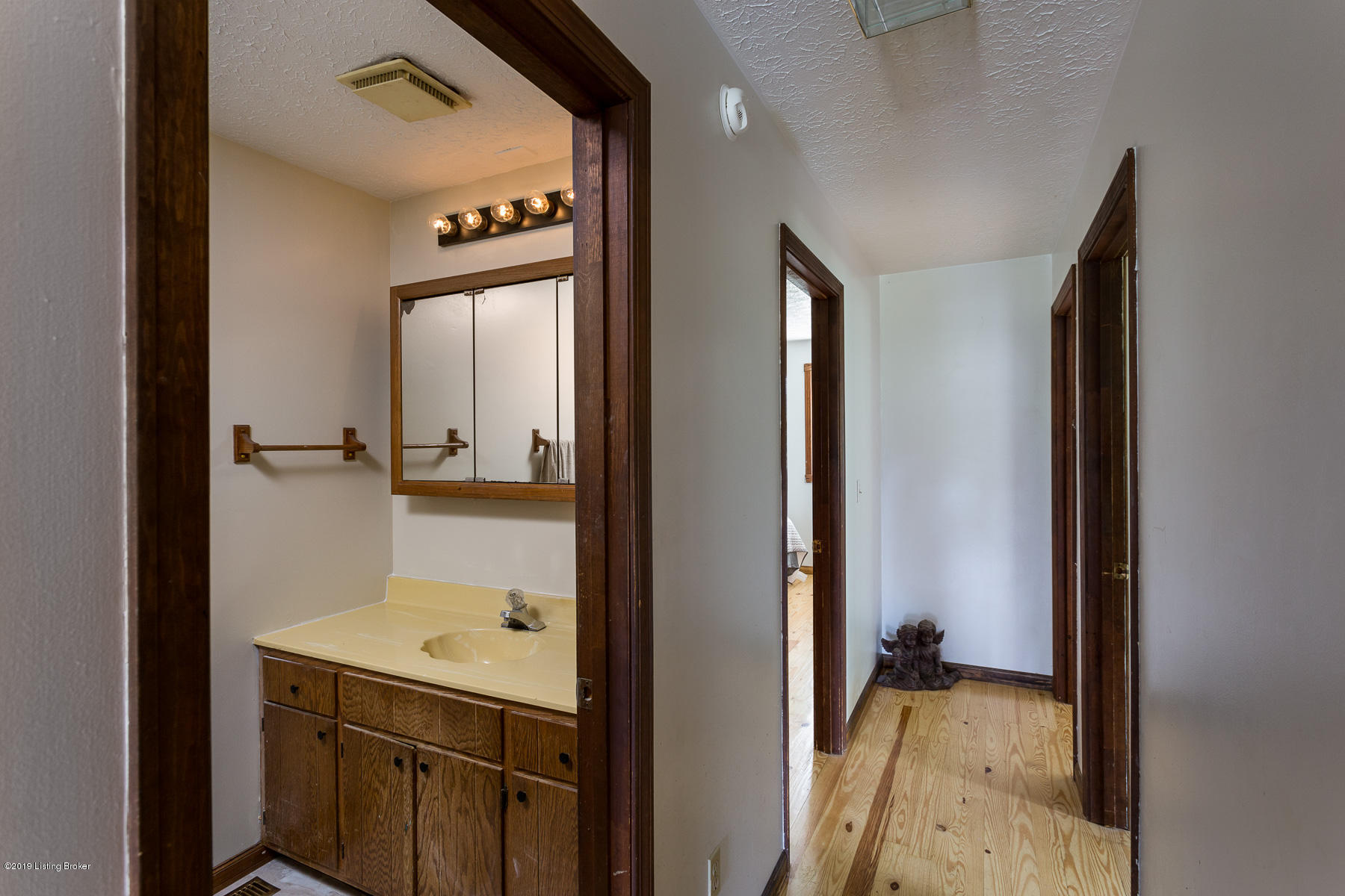 2059 Raymond Road Shepherdsville, KY 40165 - Photo 14 of 40 Full Bath