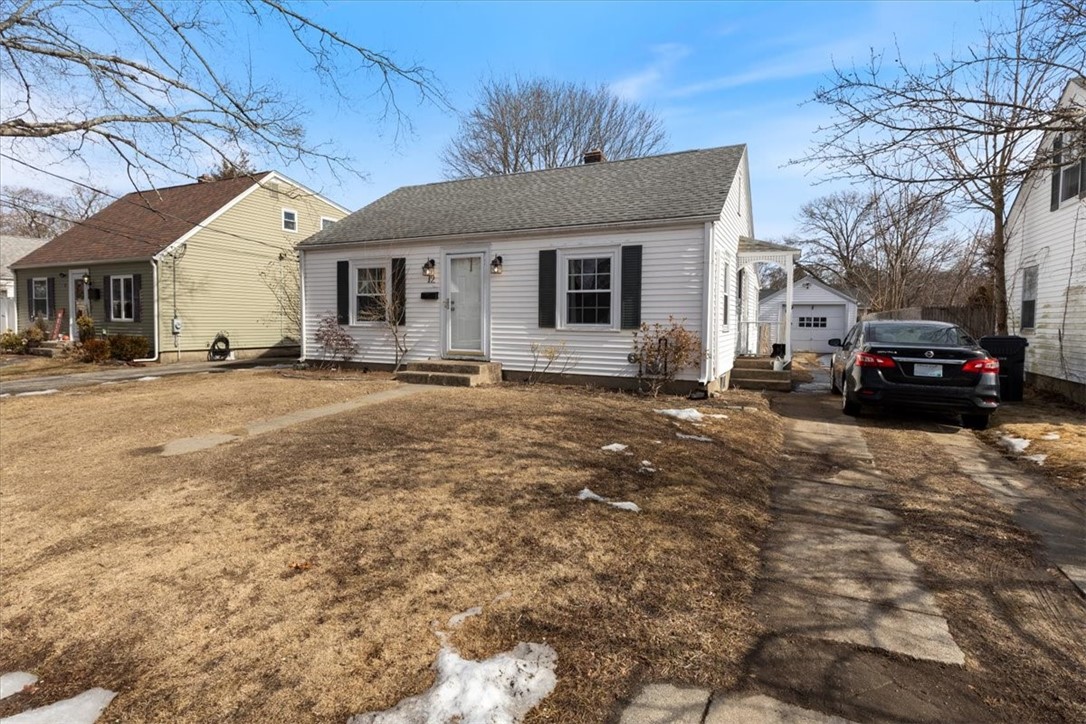 12 Barber Avenue Warwick, RI 02886 - Photo 3 of 22