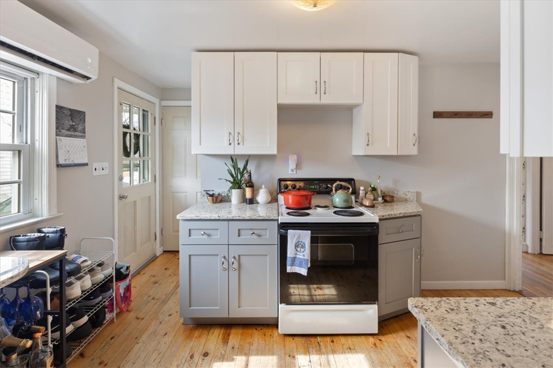 12 Barber Avenue Warwick, RI 02886 - Photo 10 of 22