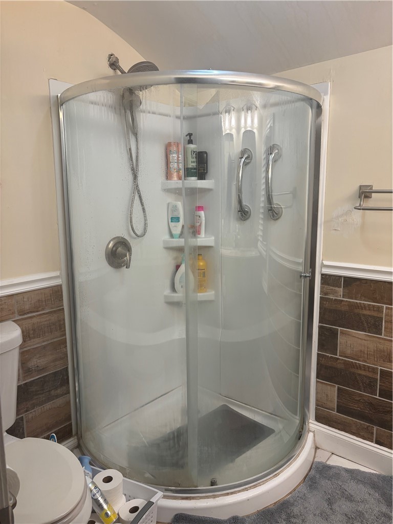159 Clifton Street Rochester, NY 14611 - Photo 18 of 18 Full size bathroom 2nd floor
