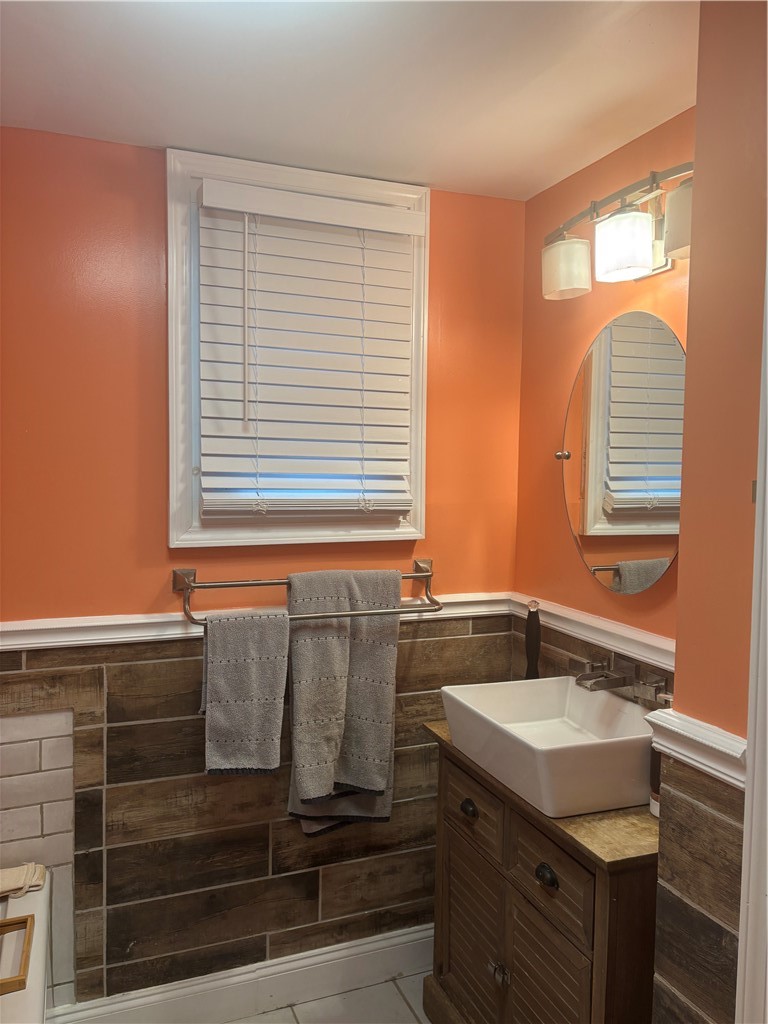 159 Clifton Street Rochester, NY 14611 - Photo 6 of 18 full size bath first floor