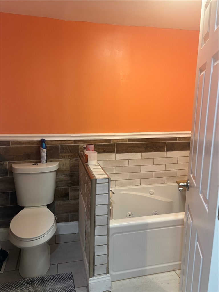 159 Clifton Street Rochester, NY 14611 - Photo 7 of 18 Full size bath first floor