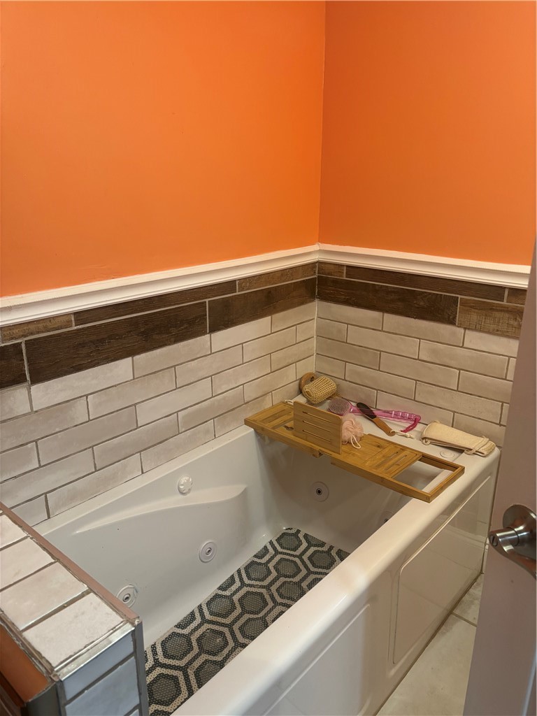 159 Clifton Street Rochester, NY 14611 - Photo 8 of 18 Full size bathroom first floor