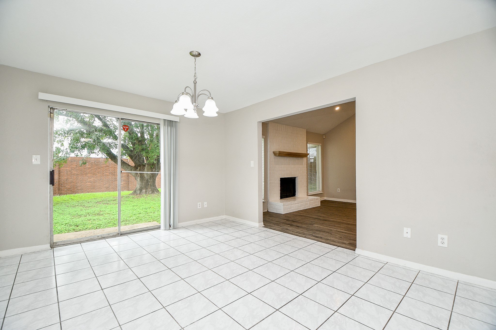 11411 Pepperdine Lane Houston, TX 77071 - Photo 11 of 31 a view of a room & window