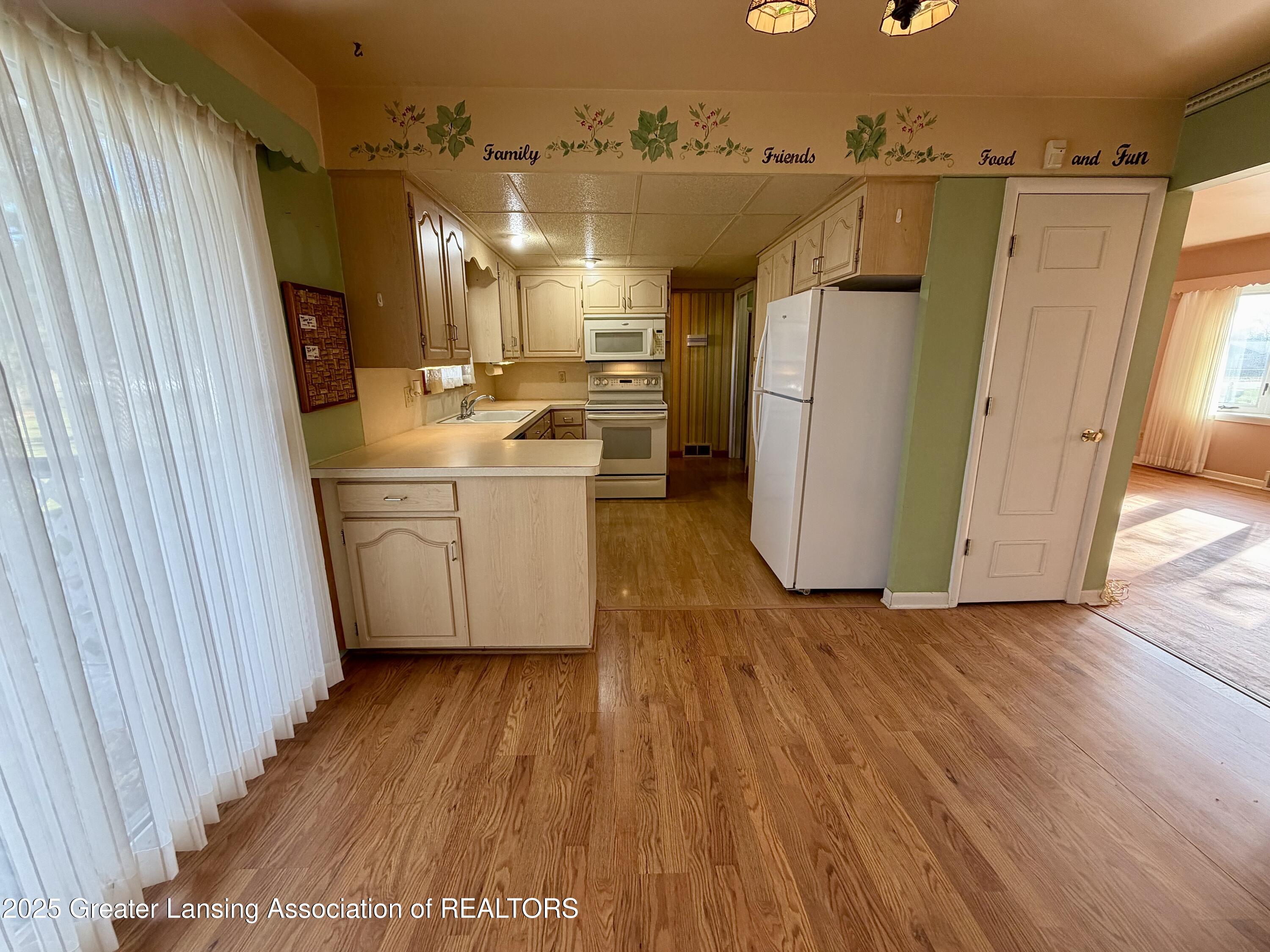 7520 Williamsburg Road Lansing, MI 48917 - Photo 11 of 35 IMG_0781