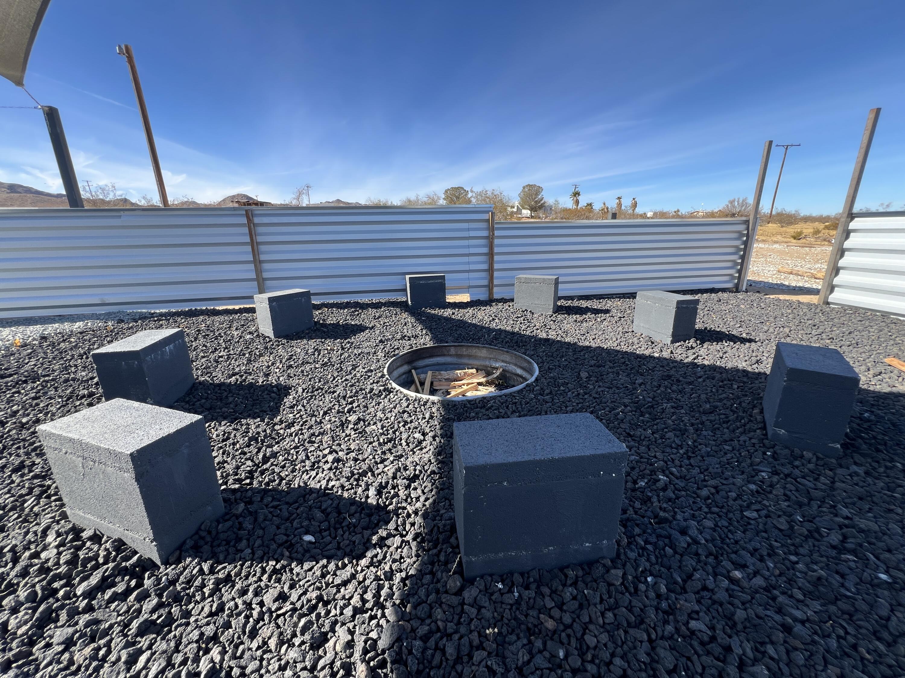 2774 Kickapoo Trail Landers, CA 92285 - Photo 24 of 51 a view of sitting area in balcony