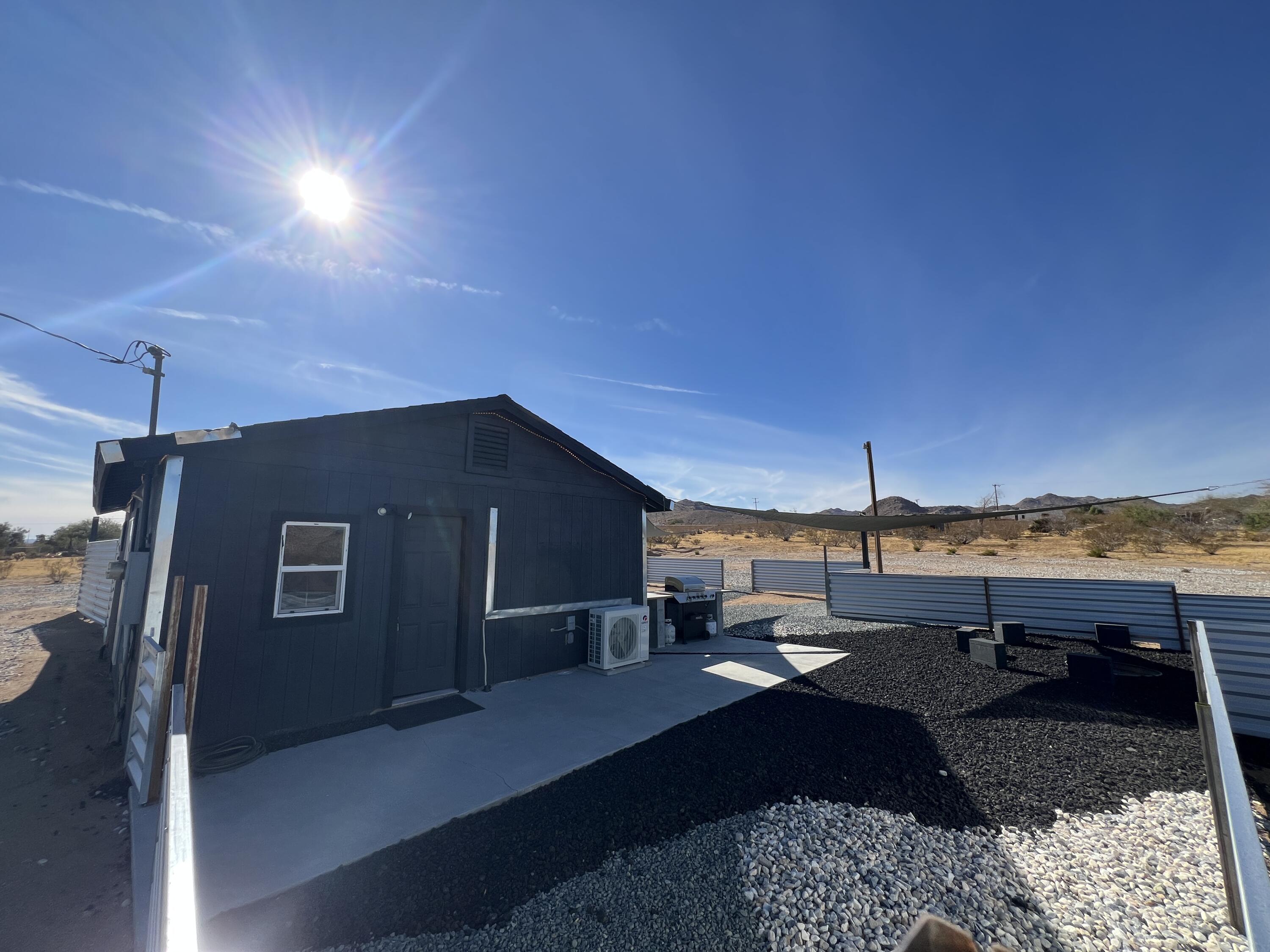2774 Kickapoo Trail Landers, CA 92285 - Photo 32 of 51 a living room with furniture