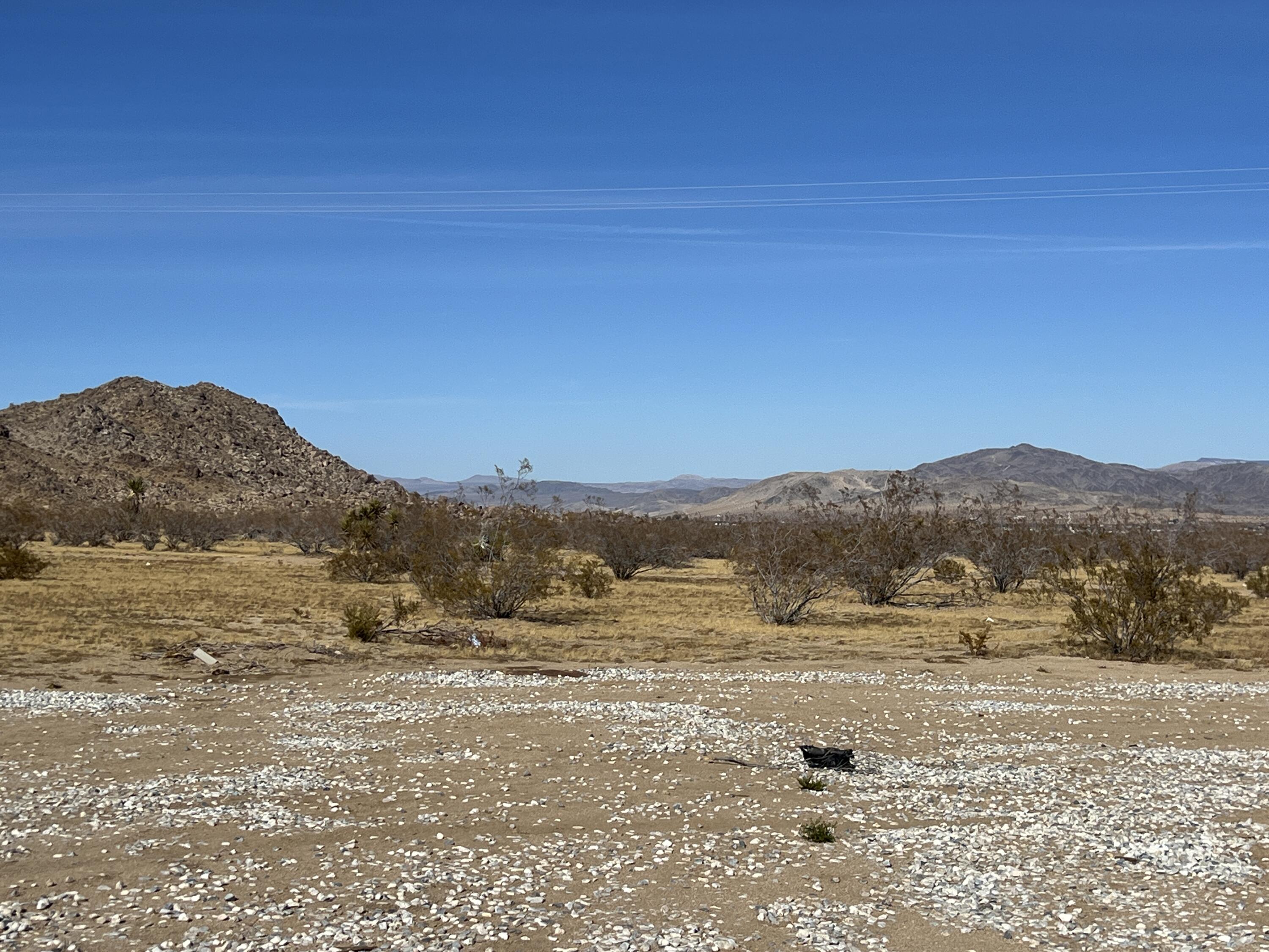 2774 Kickapoo Trail Landers, CA 92285 - Photo 40 of 51 a view of mountain with lake view