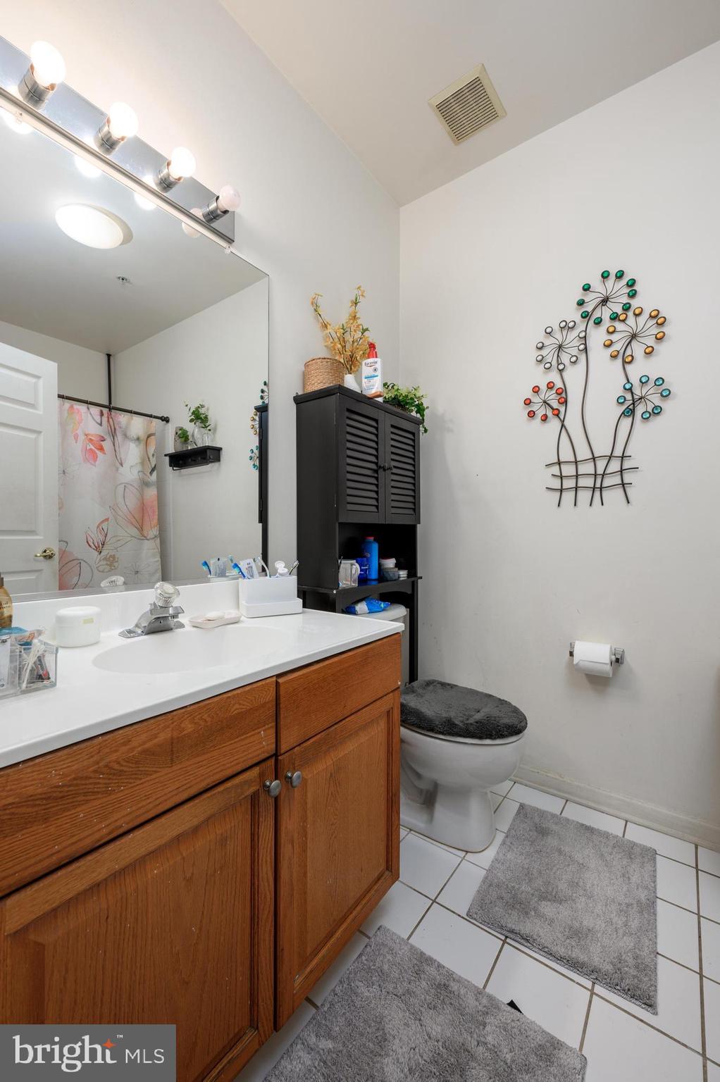31 Kyle Way Ewing, NJ 08628 - Photo 19 of 25 Main Bathroom with Tub/Shower