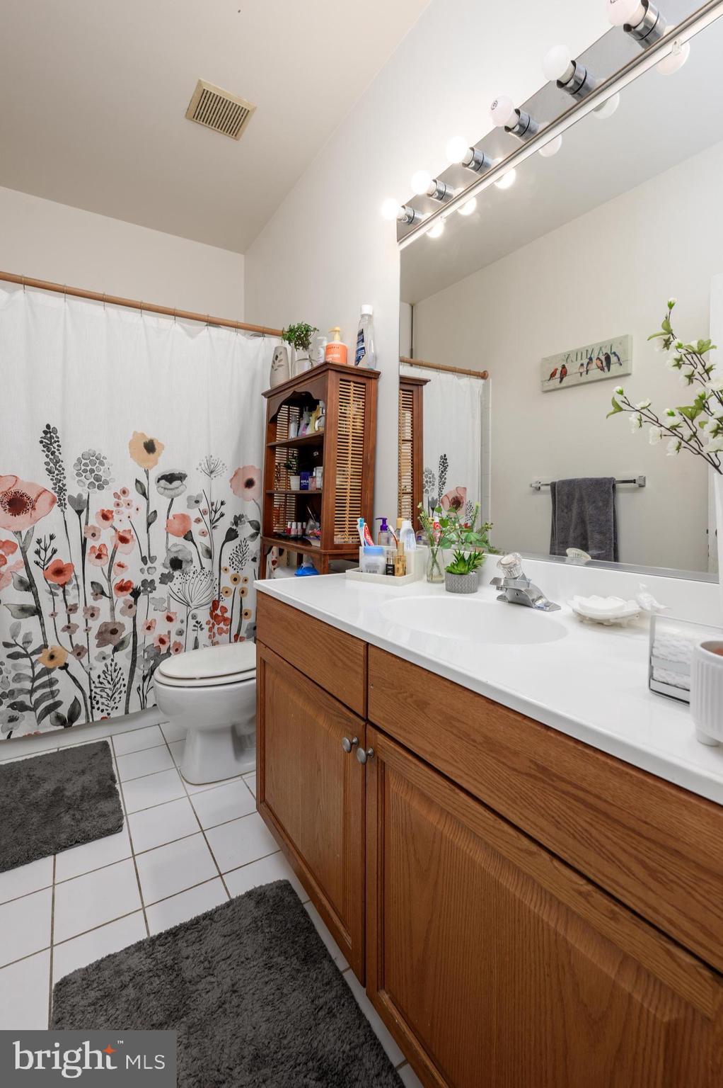 31 Kyle Way Ewing, NJ 08628 - Photo 23 of 25 2nd Full Bath off Foyer for Guests to have Privacy
