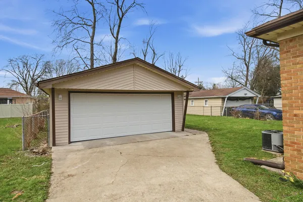 $298,000 | 16360 Evans Avenue, South Holland, IL 60473