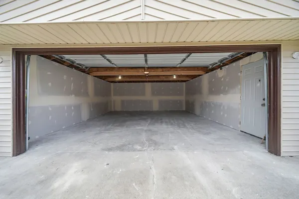 $298,000 | 16360 Evans Avenue, South Holland, IL 60473