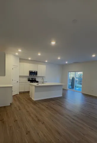 $2,750 | 10232 McMahon Way, Unit 10232, Huntley, IL 60142