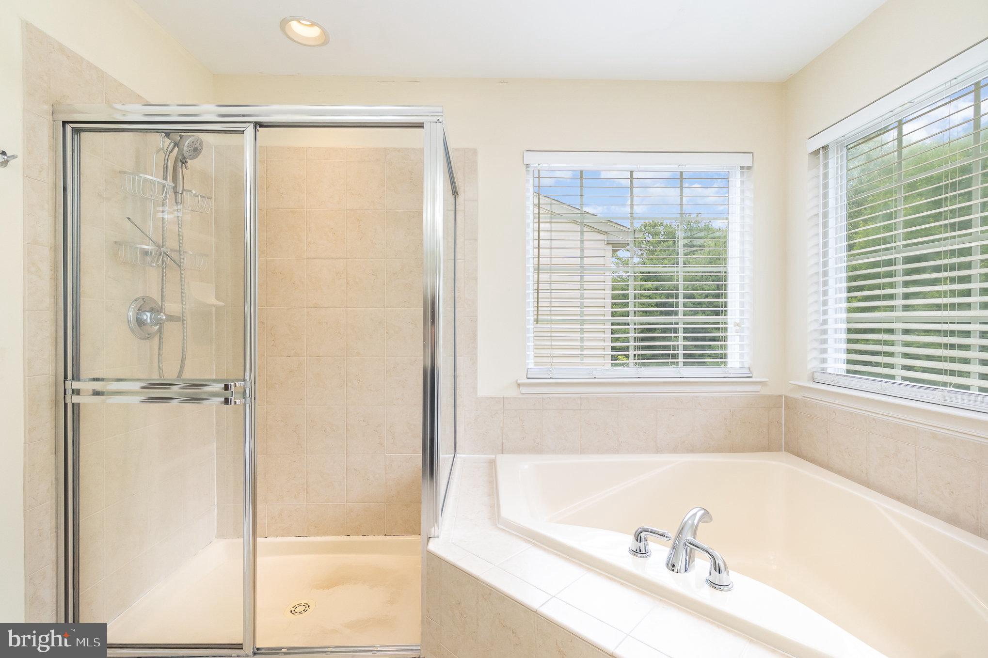 512 Callander Way Abingdon, MD 21009 - Photo 21 of 40 a bathroom with a bathtub and a sink