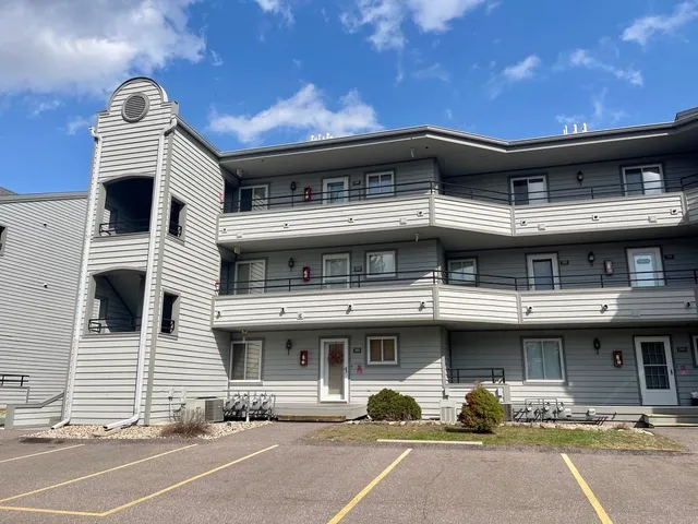 $280,000 | 530 East Hiawatha Drive, Unit 318, Wisconsin Dells, WI 53965