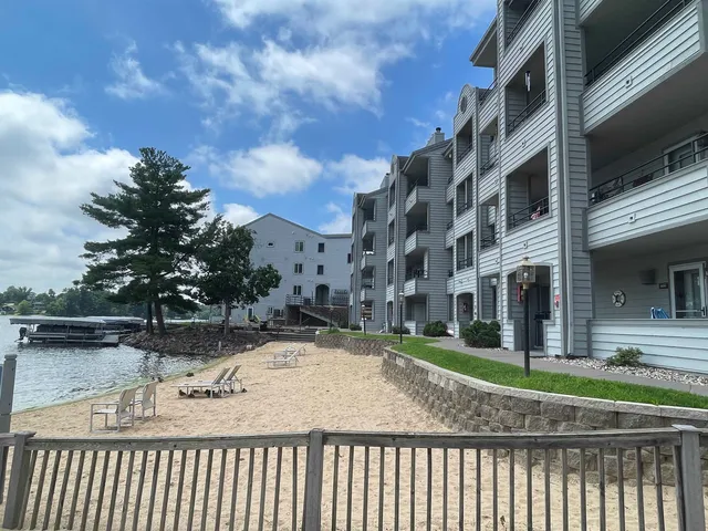 $280,000 | 530 East Hiawatha Drive, Unit 318, Wisconsin Dells, WI 53965