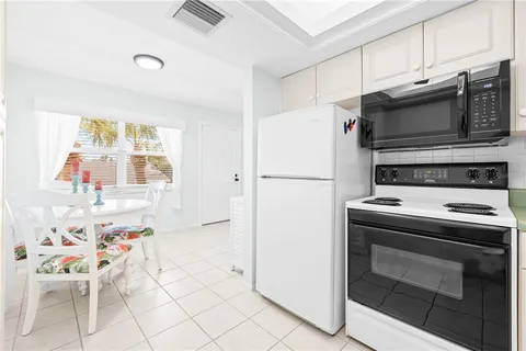 $120,000 | 11720 Park Boulevard North, Unit 302, Seminole, FL 33772
