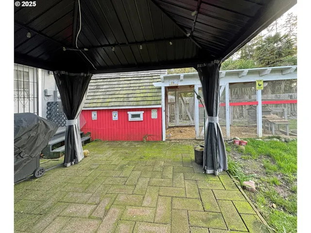 a view of outdoor space