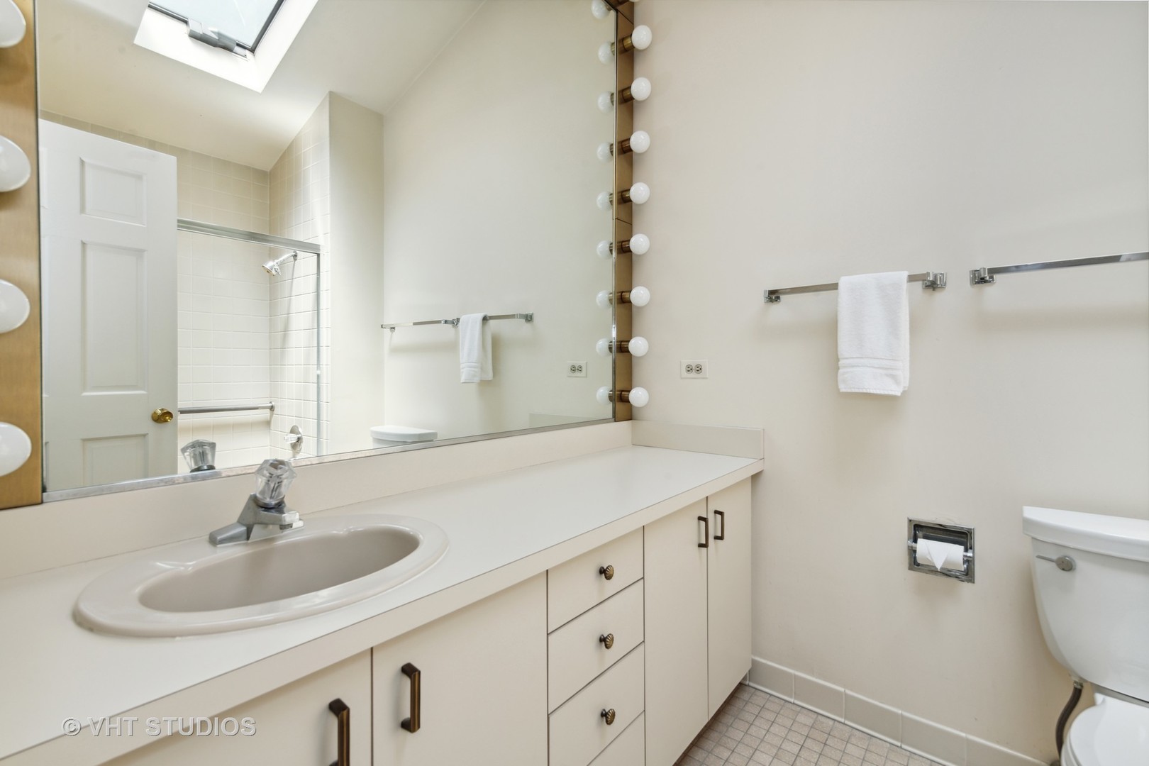 275 Old Mill Road Barrington, IL 60010 - Photo 26 of 45 a bathroom with a sink and a toilet