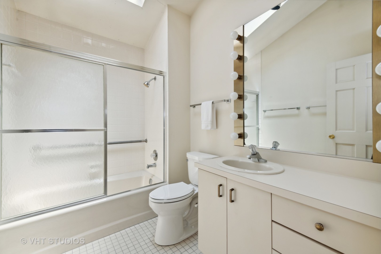 275 Old Mill Road Barrington, IL 60010 - Photo 28 of 45 a bathroom with a sink toilet and shower