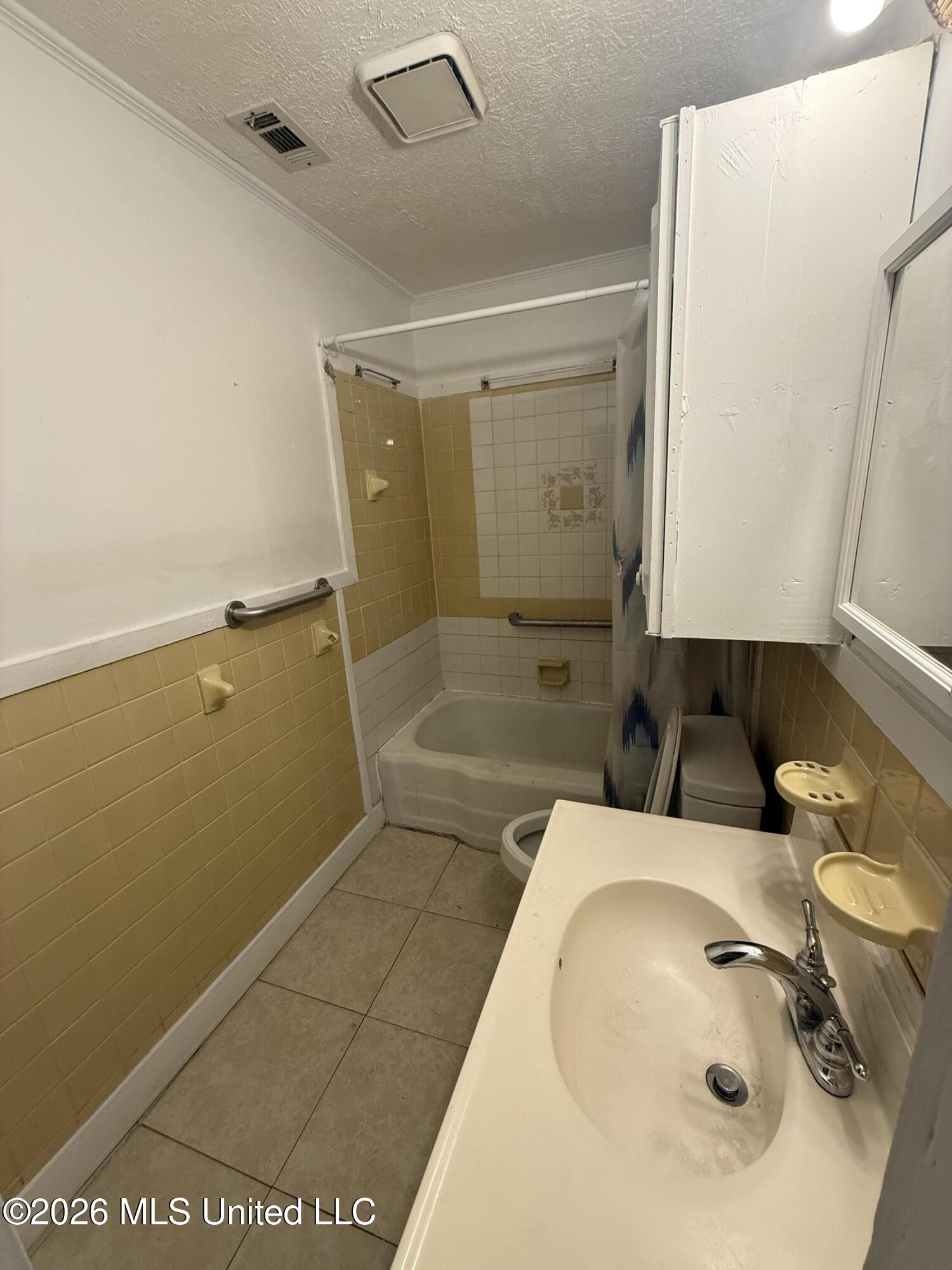 3434 Midlawn Street Jackson, MS 39213 - Photo 16 of 19 Bath 2