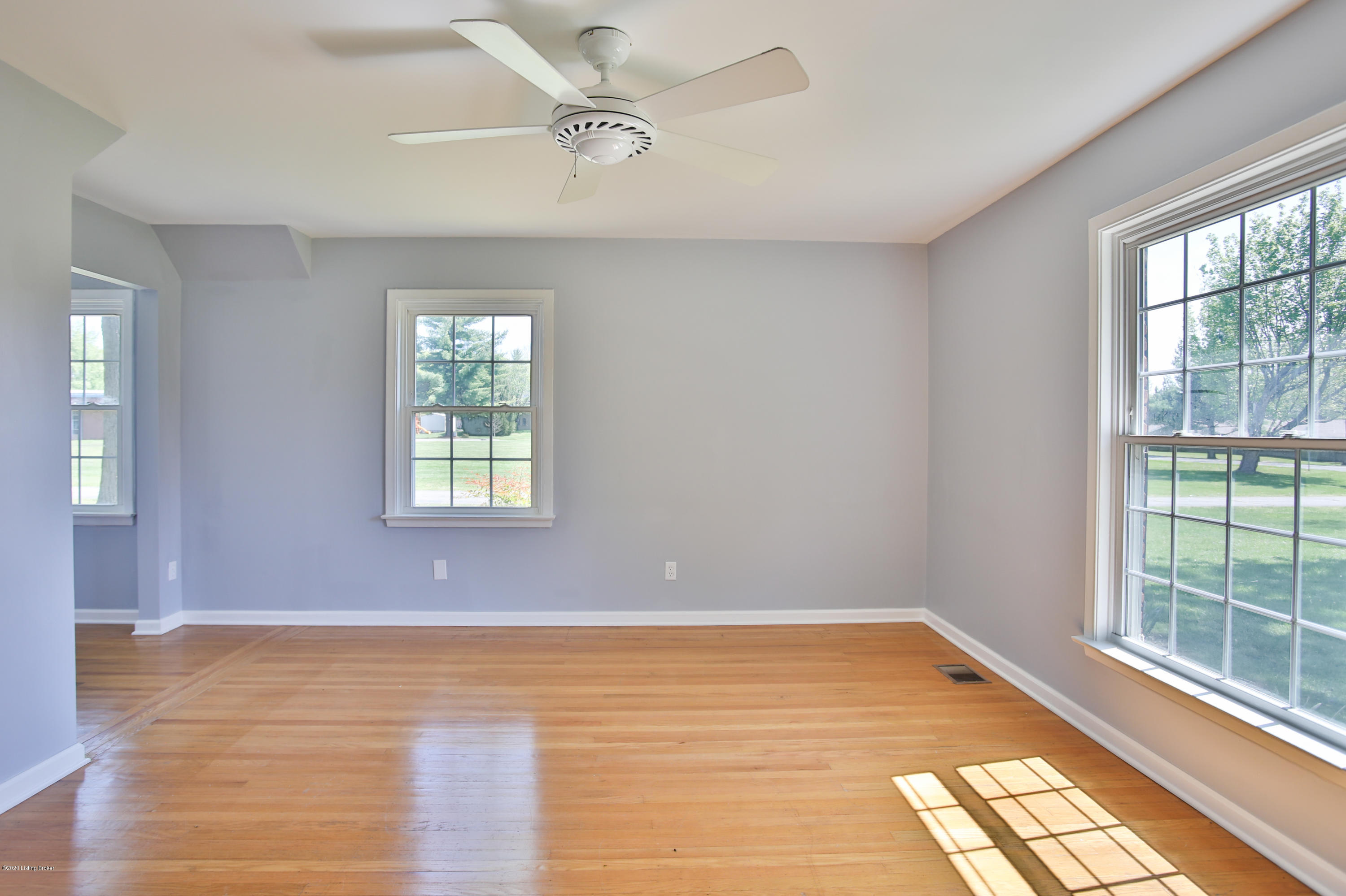4607 Lowe Road Louisville, KY 40220 - Photo 15 of 37 Master bedroom