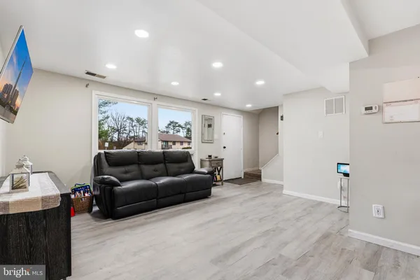 $229,900 | 450 West Court, Unit 14I, Glen Burnie, MD 21061