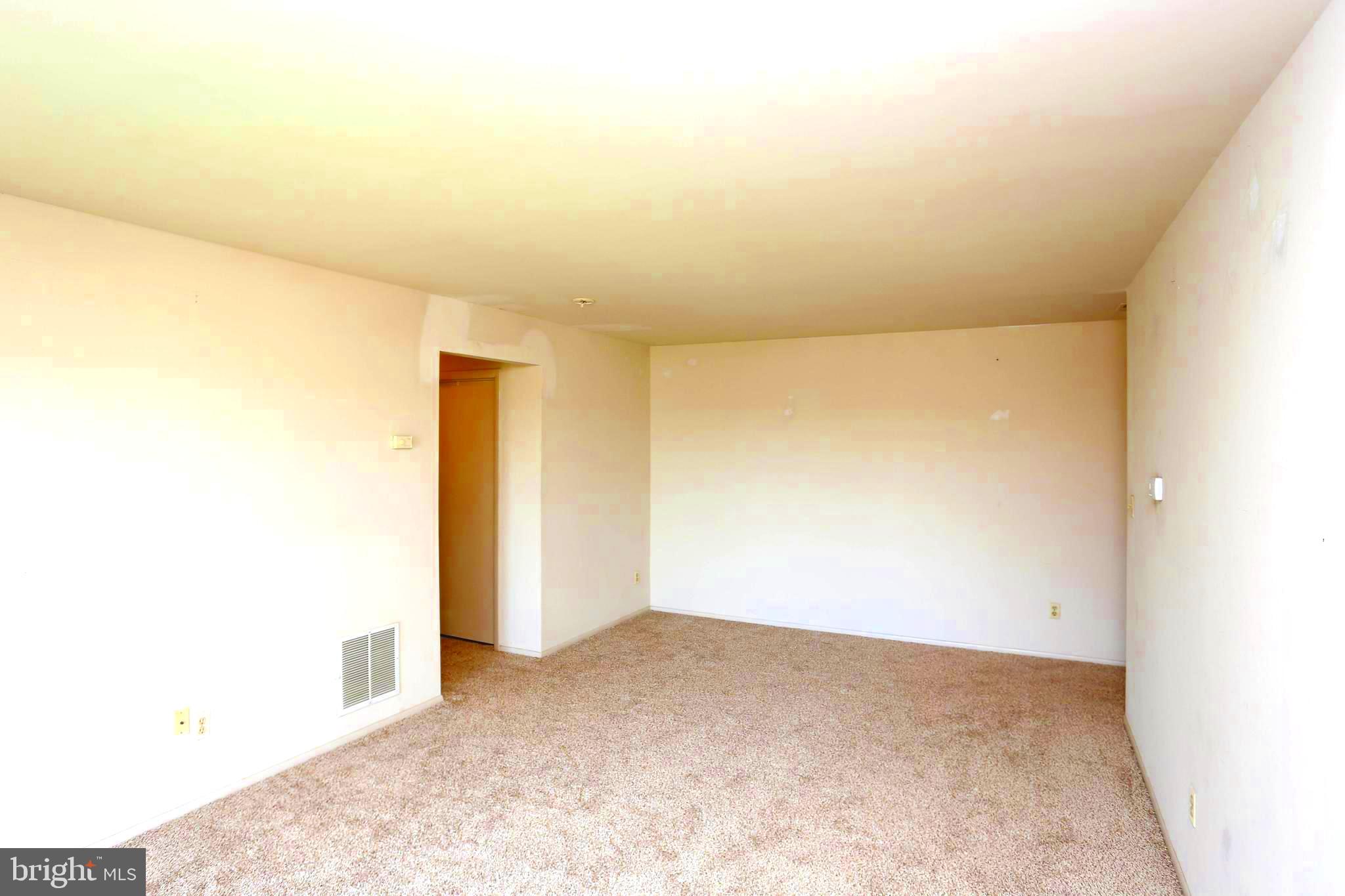 1000 Spring Gate Road, Unit 3C Catonsville, MD 21228 - Photo 6 of 17 Living Room