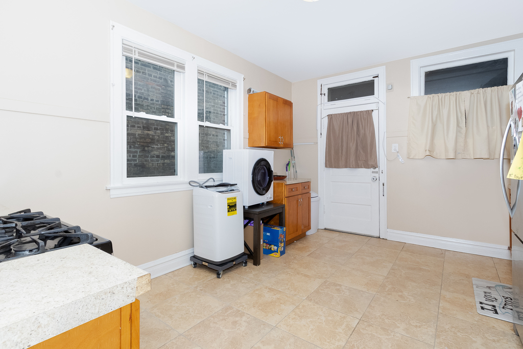 1234 Maple Avenue Berwyn, IL 60402 - Photo 18 of 25 a view of workspace with windows