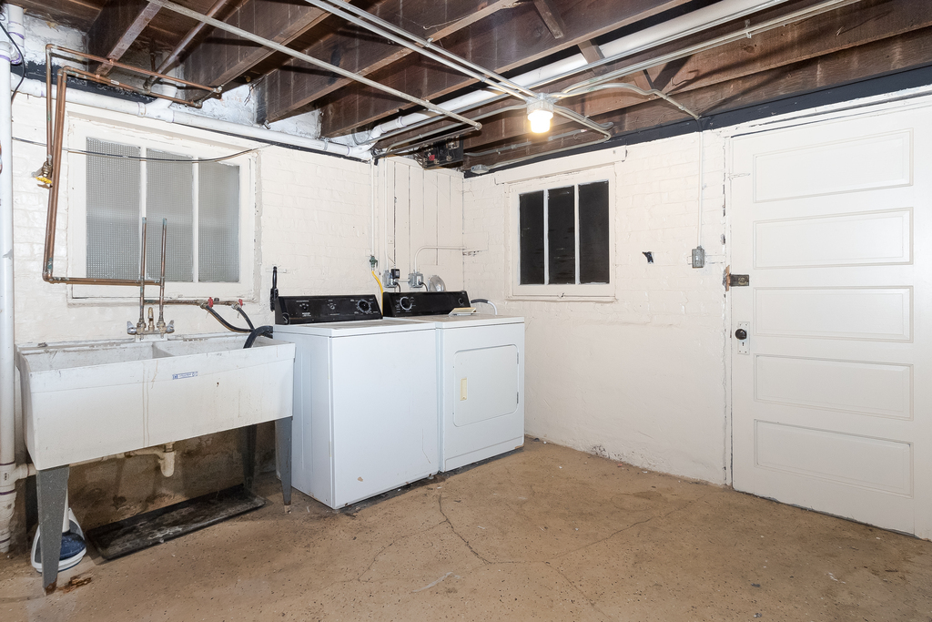 1234 Maple Avenue Berwyn, IL 60402 - Photo 23 of 25 a view of utility room