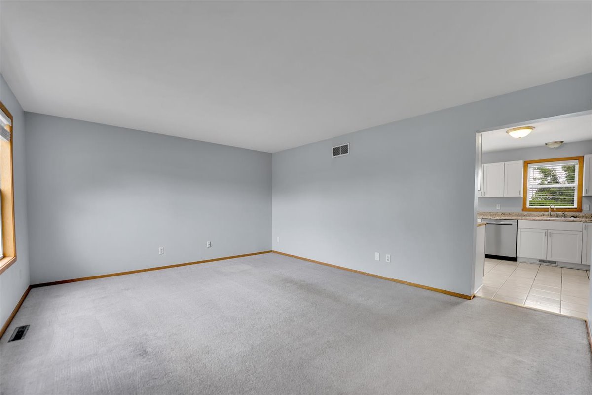 6621 Samantha Lane Rockford, IL 61107 - Photo 3 of 38