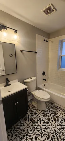 $1,400 | 7556 South Kenwood Avenue, Unit 2, Chicago, IL 60619