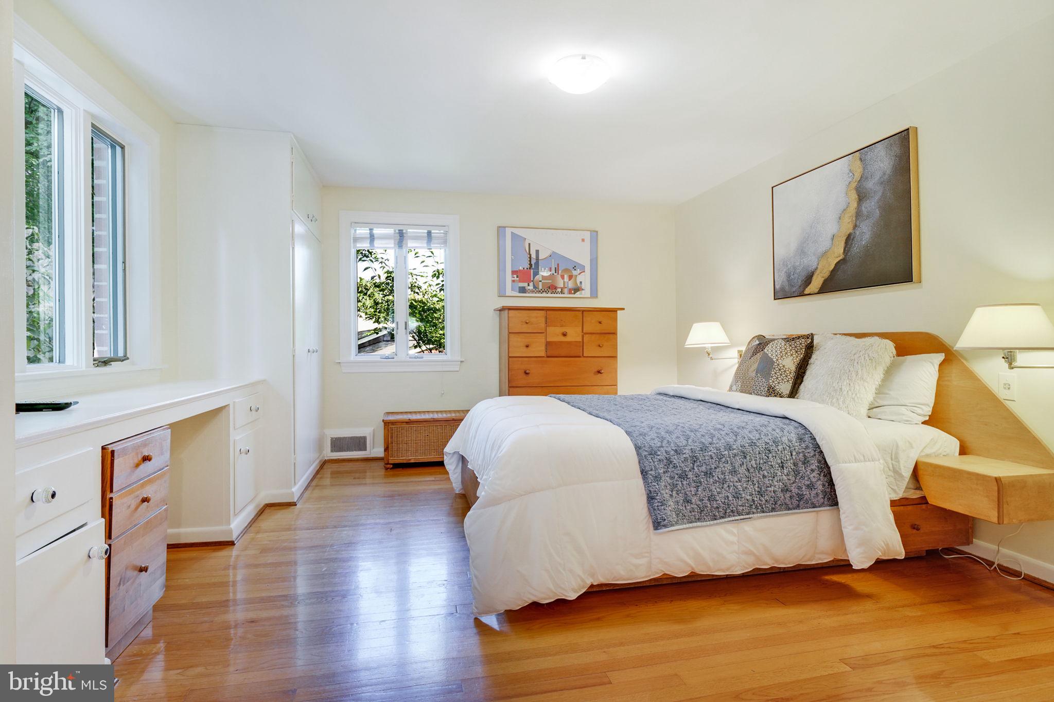 207 Buxton Road Falls Church, VA 22046 - Photo 16 of 42 Spacious owners' suite on the second floor.