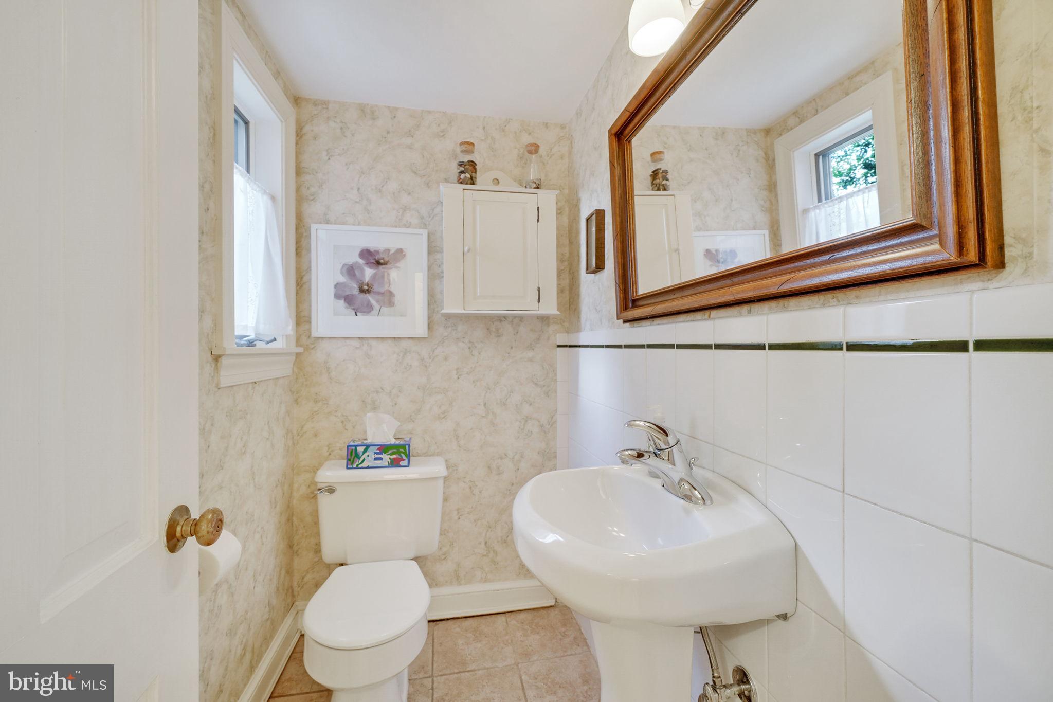 207 Buxton Road Falls Church, VA 22046 - Photo 4 of 42 Powder room.