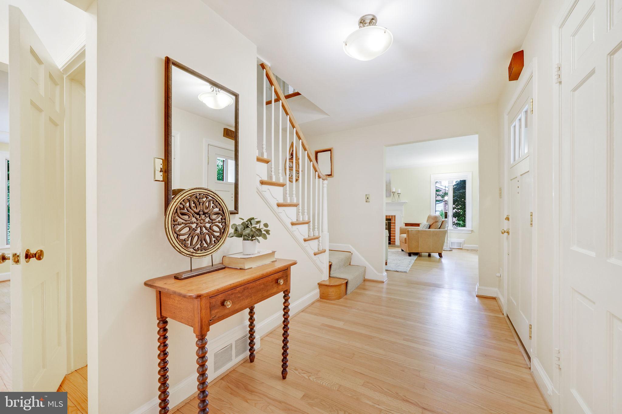 207 Buxton Road Falls Church, VA 22046 - Photo 5 of 42