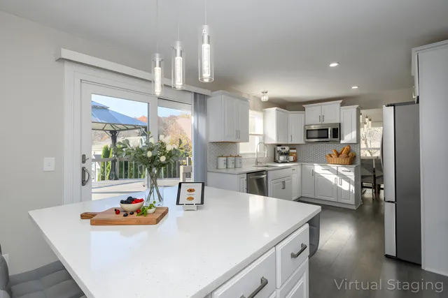 $579,900 | 2811 Comanche Court South, Waukesha, WI 53188