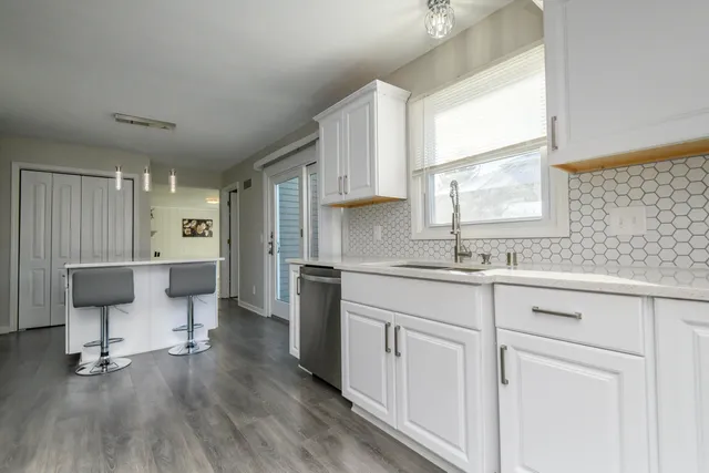 $579,900 | 2811 Comanche Court South, Waukesha, WI 53188