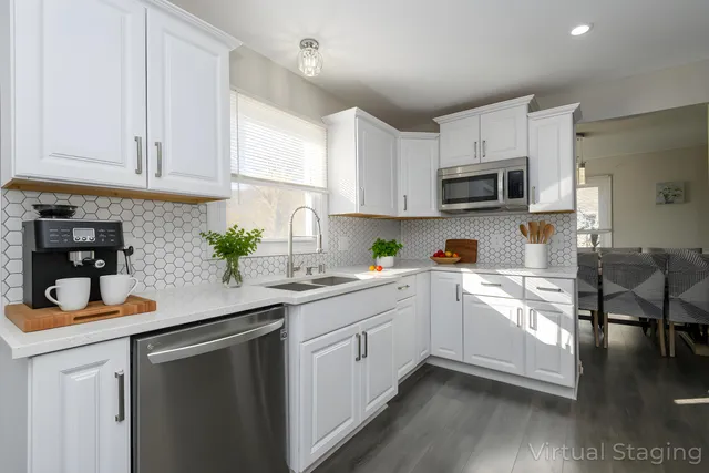 $579,900 | 2811 Comanche Court South, Waukesha, WI 53188