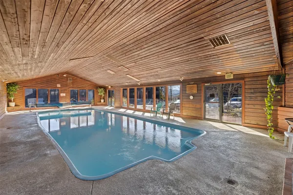 a view of a swimming pool with seating space