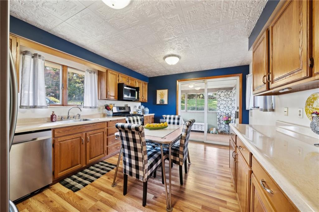 933 Braddock Road Pittsburgh, PA 15221 - Photo 6 of 35