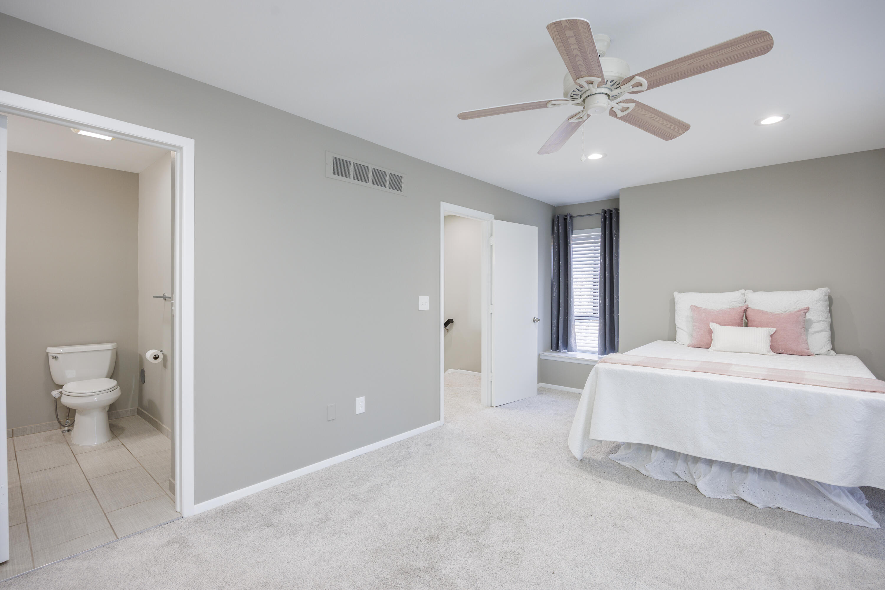 1468 Oakbrook E Drive Rochester Hills, MI 48307 - Photo 11 of 23 1468 Oakbrook-15