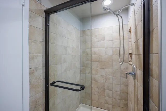 $245,000 | 1468 Oakbrook E Drive, Rochester Hills, MI 48307