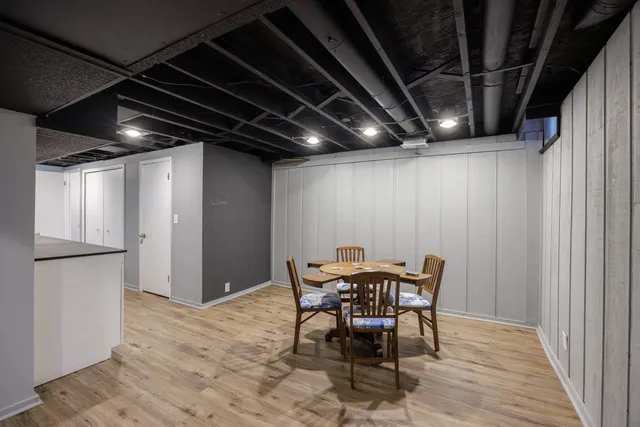 $245,000 | 1468 Oakbrook E Drive, Rochester Hills, MI 48307