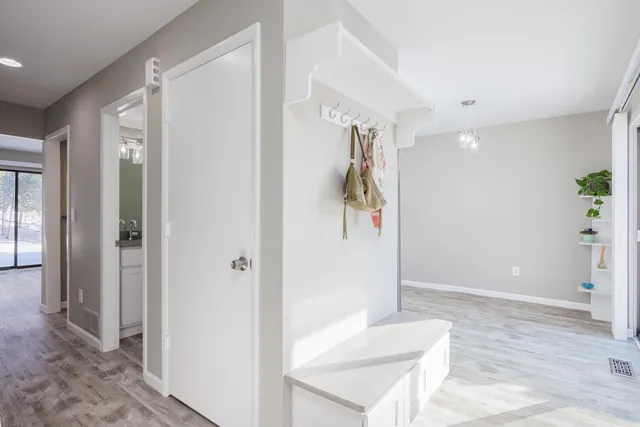 $245,000 | 1468 Oakbrook E Drive, Rochester Hills, MI 48307