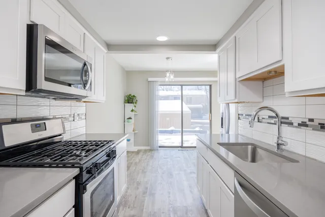 $245,000 | 1468 Oakbrook E Drive, Rochester Hills, MI 48307