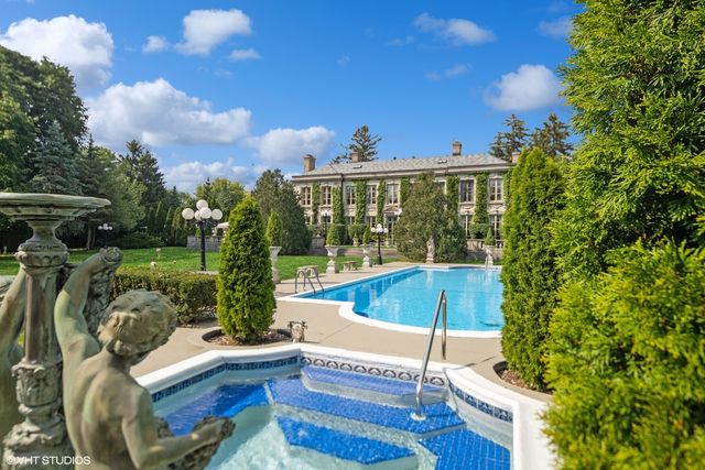 a view of a tennis court