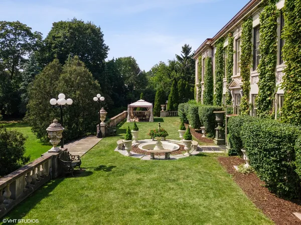 $5,300,000 | 275 Sussex Lane, Lake Forest, IL 60045