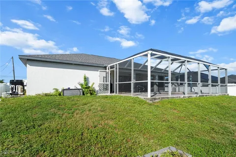 a view of a house with a backyard